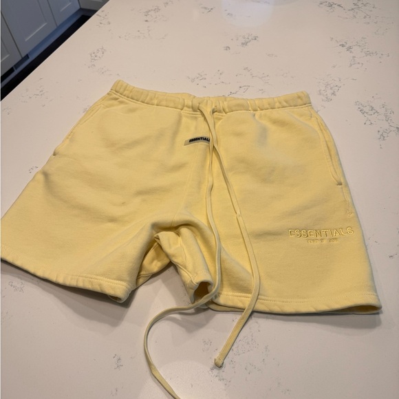 Fear of god Essentials Canary yellow sweat-shorts - Picture 5 of 10